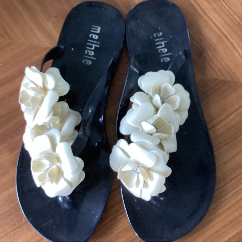 Meihele flip flops size 9